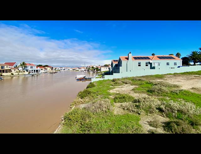 1,069M² VACANT LAND FOR SALE IN PORT OWEN